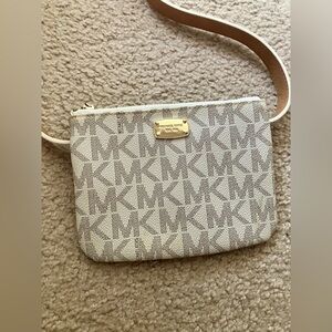 MICHAEL KORS waist bag 💫🤍